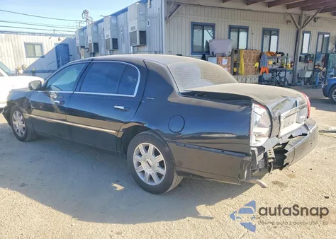 2007 Lincoln Town Car Executive L z USA, uszkodzony, nr VIN 1LNHM84W97Y638128